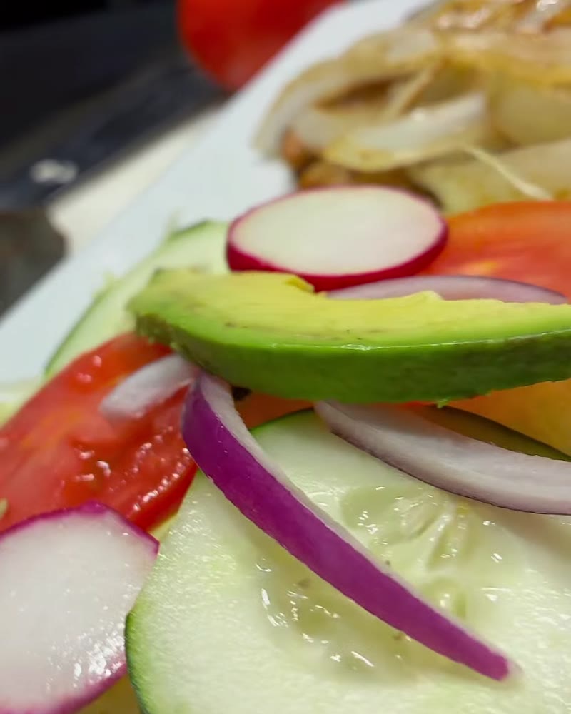 Ingredientes y platillos preparados en el restaurante